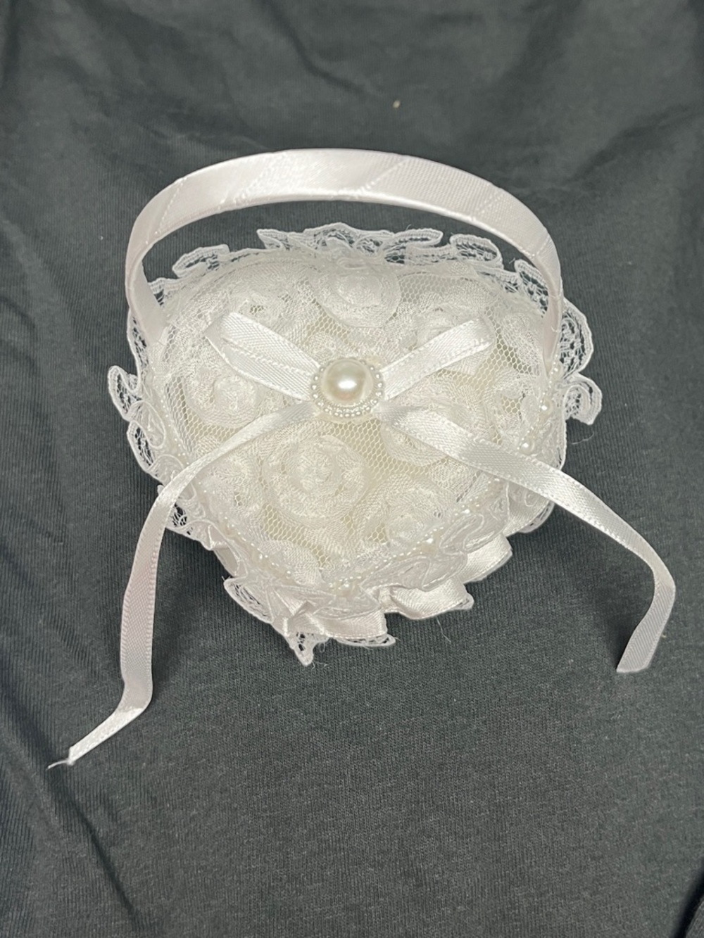 Ring bearer lace heart shape container to hold rings, lid comes up, foam insert